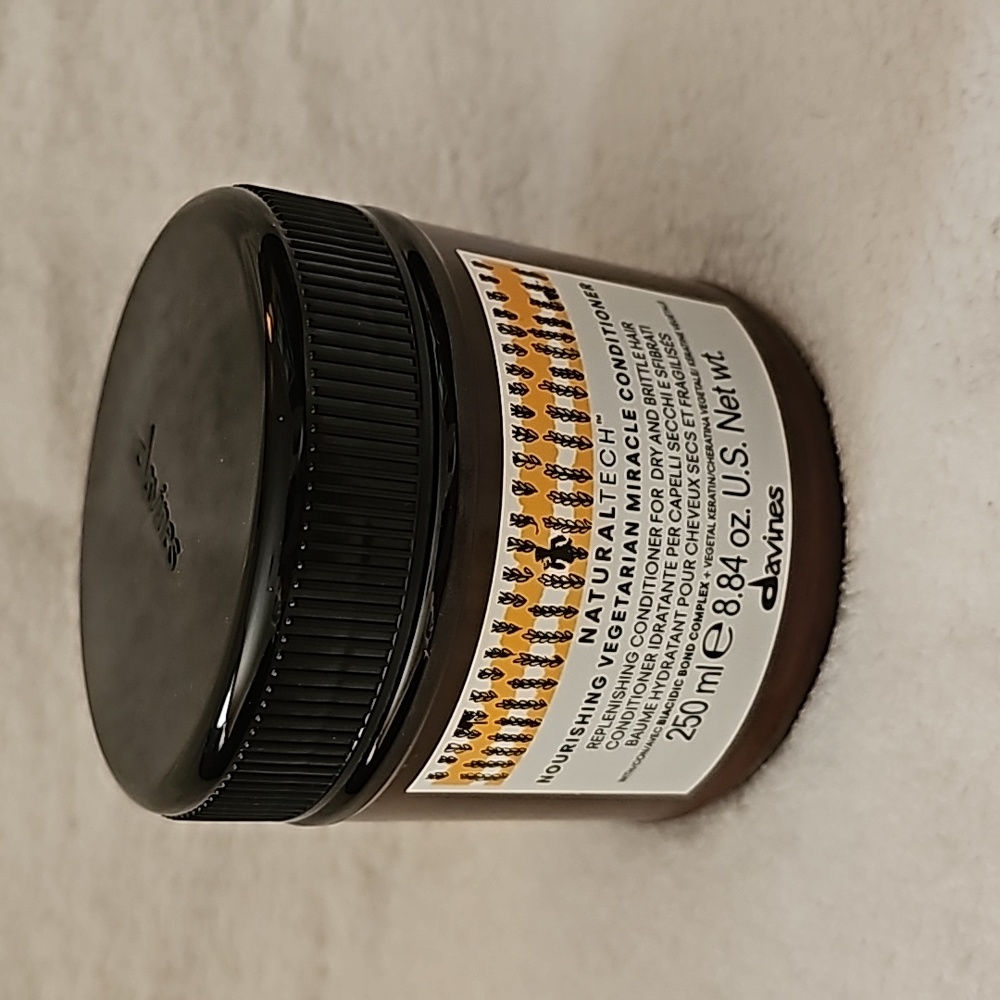 Davines NaturalTech Nourishing Vegetarian Miracle Conditioner, New